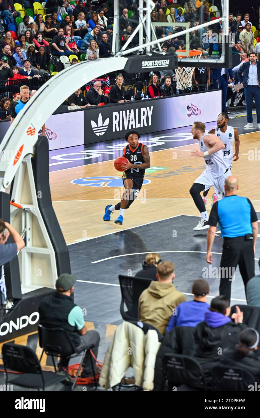 London Lions contro Veolia Towers Amburgo nella Euro Cup di pallacanestro alla Copper Box Arena, Stratford Olympic Park, Londra, Inghilterra il 13 dicembre 202 Foto Stock