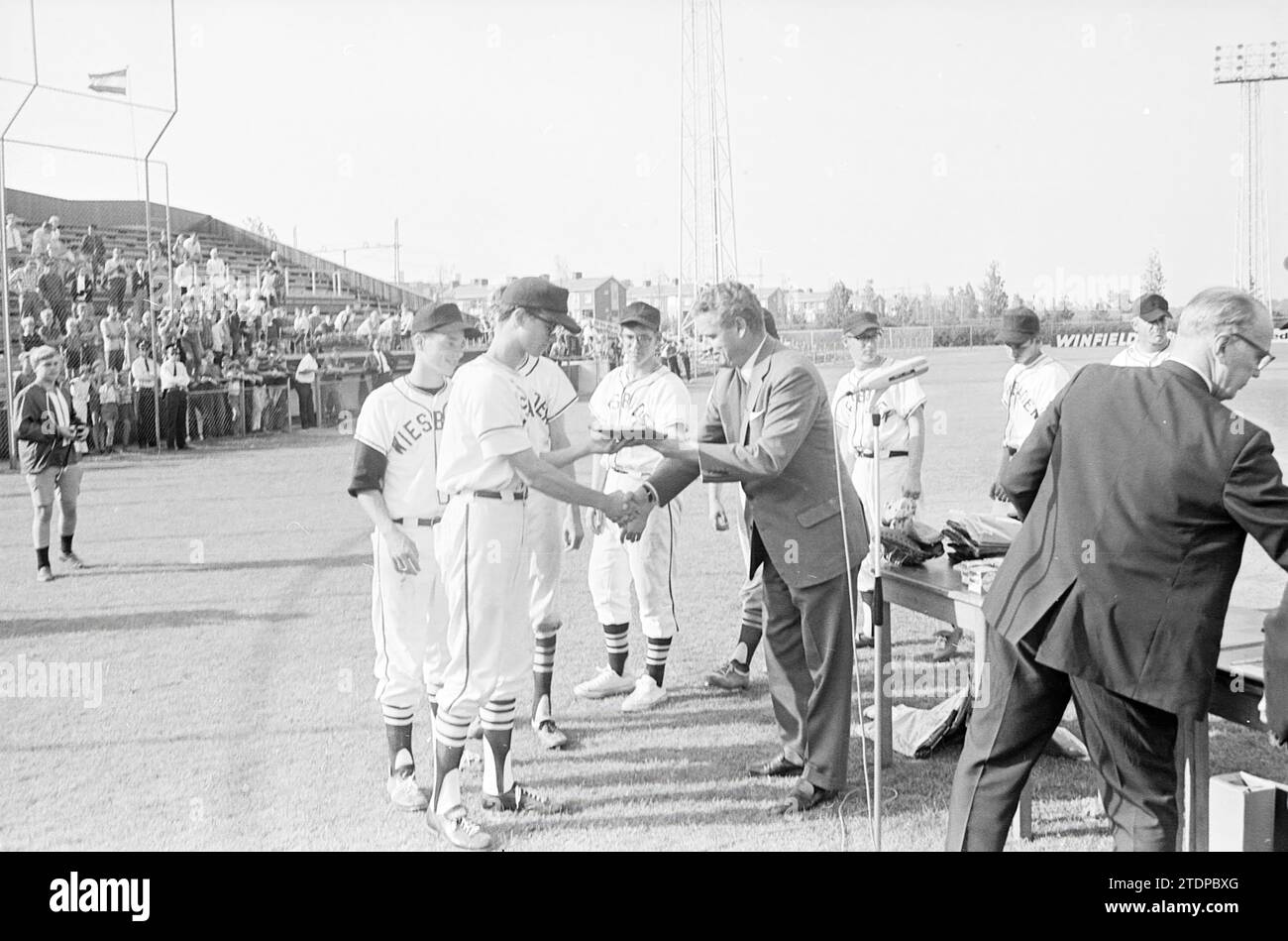 Babe Ruth baseball, Baseball, 19-08-1966, Whizgle News from the Past, su misura per il futuro. Esplora le narrazioni storiche, l'immagine dell'agenzia olandese olandese con una prospettiva moderna, colmando il divario tra gli eventi di ieri e quelli di domani. Un viaggio senza tempo che delinea le storie che plasmano il nostro futuro. Foto Stock