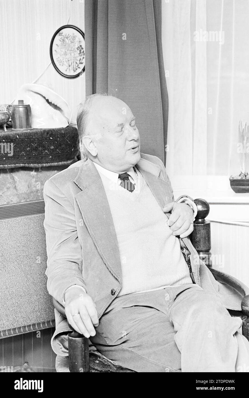 Ritratto del sig. Koresel, Driehuis (pesca), ritratti, pesca e altri, pescivendoli, Fishing, 06-01-1978, Whizgle News from the Past, su misura per il futuro. Esplora le narrazioni storiche, l'immagine dell'agenzia olandese olandese con una prospettiva moderna, colmando il divario tra gli eventi di ieri e quelli di domani. Un viaggio senza tempo che delinea le storie che plasmano il nostro futuro Foto Stock