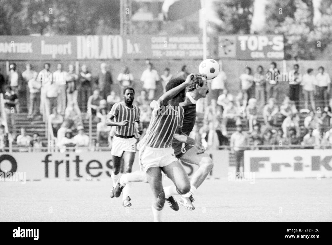 Haarlem - Robin Hood, Football Haarlem, 15-08-1976, Whizgle News from the Past, su misura per il futuro. Esplora le narrazioni storiche, l'immagine dell'agenzia olandese olandese con una prospettiva moderna, colmando il divario tra gli eventi di ieri e quelli di domani. Un viaggio senza tempo che delinea le storie che plasmano il nostro futuro Foto Stock