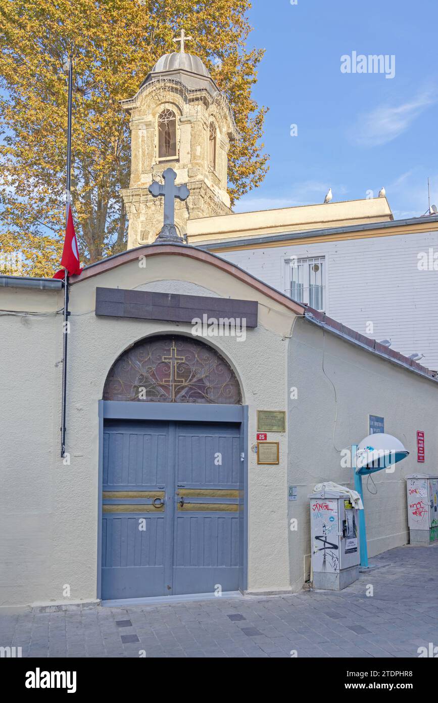 Istanbul, Turchia - 19 ottobre 2023: Chiesa greco-ortodossa di Ayia Efimia a Muhurdar Street Kadikoy. Foto Stock