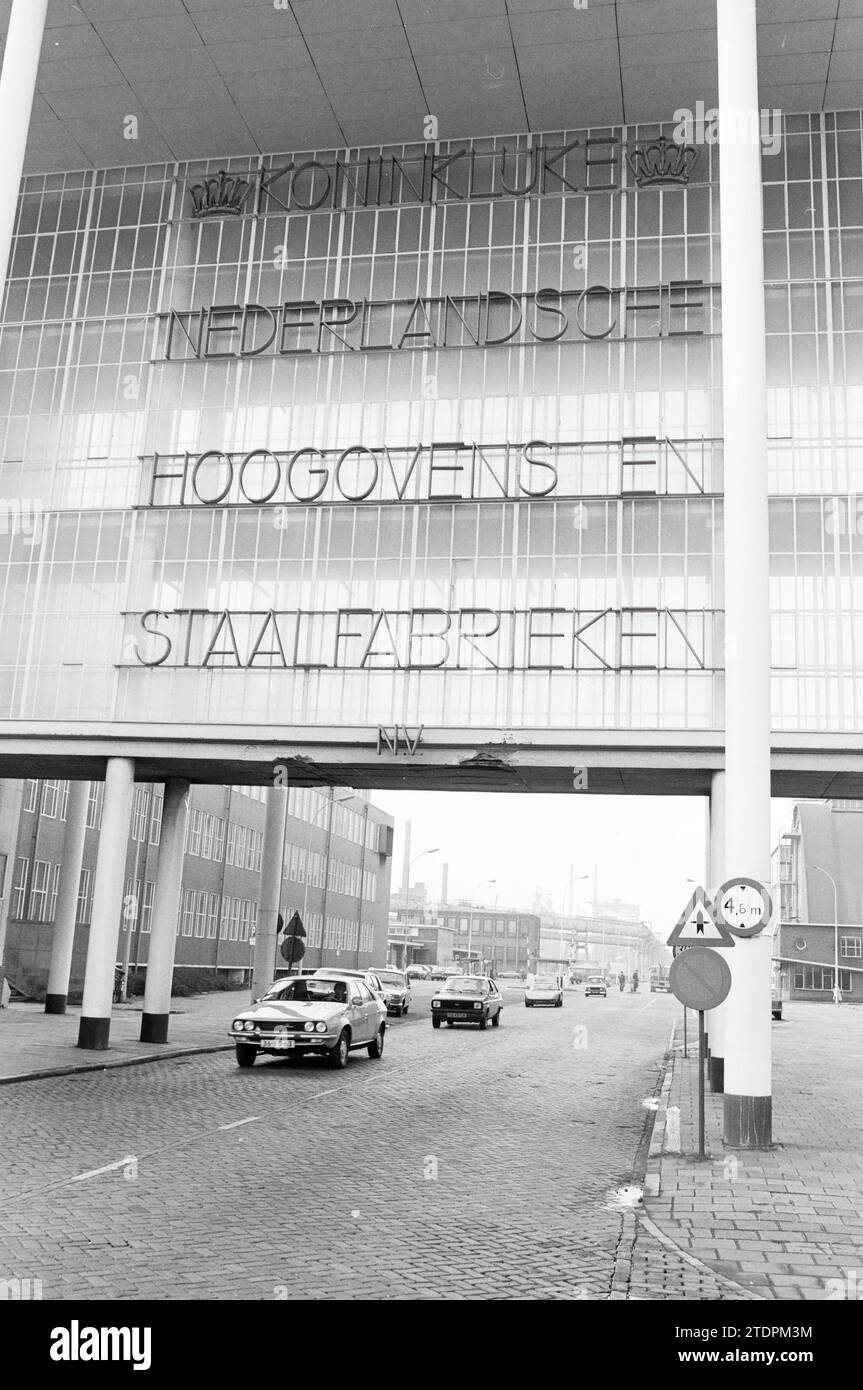 Ingresso a Hoogovens con testo, Hoogovens, 03-11-1981, Whizgle News from the Past, su misura per il futuro. Esplora le narrazioni storiche, l'immagine dell'agenzia olandese olandese con una prospettiva moderna, colmando il divario tra gli eventi di ieri e quelli di domani. Un viaggio senza tempo che delinea le storie che plasmano il nostro futuro Foto Stock