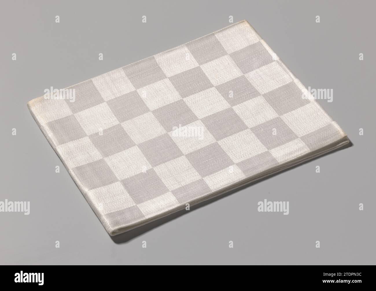 Tovagliolo in lino con motivo a buccia , 1830 - 1870 Bianchino in lino bianco con motivo a buccia, marchio HW 80. Olanda settentrionale (possibile) Biancheria (materiale) Bianchino bianco con motivo a strappo, marca HW 80. Olanda settentrionale (possibile) lino (materiale) Foto Stock