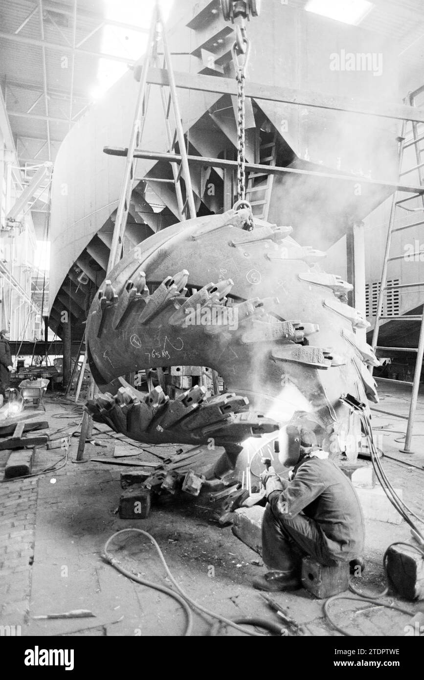 Cantiere navale Stapel Spaarndam, Spaarndam, Ships, 15-11-1978, Whizgle News from the Past, su misura per il futuro. Esplora le narrazioni storiche, l'immagine dell'agenzia olandese olandese con una prospettiva moderna, colmando il divario tra gli eventi di ieri e quelli di domani. Un viaggio senza tempo che delinea le storie che plasmano il nostro futuro Foto Stock