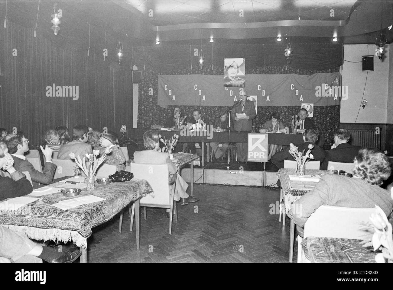 Forum politico, politica, politica delle persone, 01-02-1977, Whizgle News from the Past, su misura per il futuro. Esplora le narrazioni storiche, l'immagine dell'agenzia olandese olandese con una prospettiva moderna, colmando il divario tra gli eventi di ieri e quelli di domani. Un viaggio senza tempo che delinea le storie che plasmano il nostro futuro Foto Stock