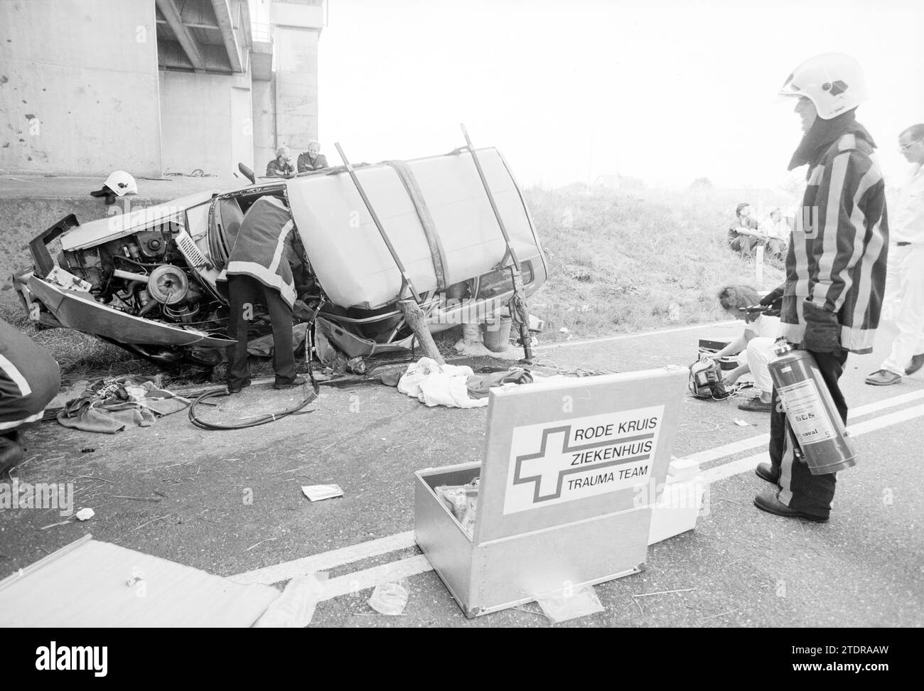 Incidente Side Canal - C Road, 28-07-1994, Whizgle News from the Past, su misura per il futuro. Esplora le narrazioni storiche, l'immagine dell'agenzia olandese olandese con una prospettiva moderna, colmando il divario tra gli eventi di ieri e quelli di domani. Un viaggio senza tempo che delinea le storie che plasmano il nostro futuro Foto Stock