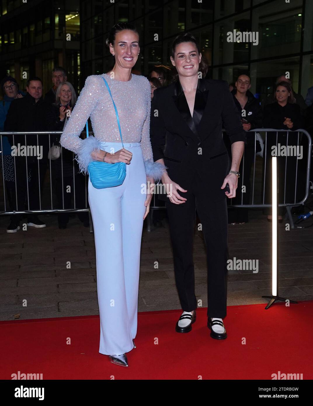Jill Scott (a sinistra) e Jen Beattie arrivano per i BBC Sports Personality of the Year Awards 2023 tenutosi a MediaCityUK, Salford. Data immagine: Martedì 19 dicembre 2023. Foto Stock