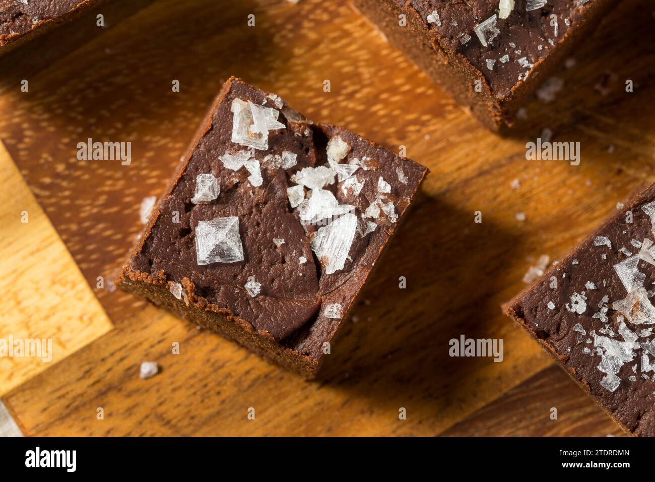 Fudge di patate dolci al cioccolato fatto in casa con sale marino Foto Stock