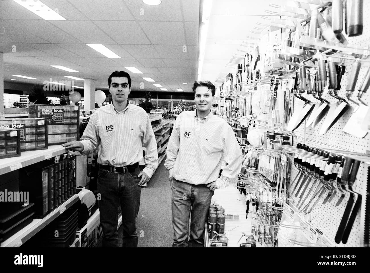 B.E. Ironmongery, Santpoort-Noord, Santpoort-Noord, 22-12-1997, Whizgle News from the Past, su misura per il futuro. Esplora le narrazioni storiche, l'immagine dell'agenzia olandese olandese con una prospettiva moderna, colmando il divario tra gli eventi di ieri e quelli di domani. Un viaggio senza tempo che delinea le storie che plasmano il nostro futuro Foto Stock