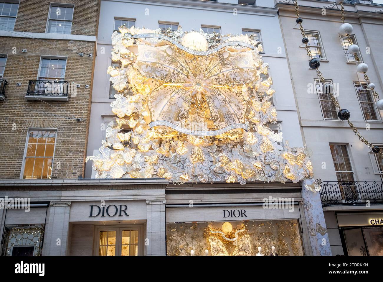 LONDRA - 14 DICEMBRE 2023: Christian Dior store in Bond Street. Un marchio di moda francese di lusso. Foto Stock
