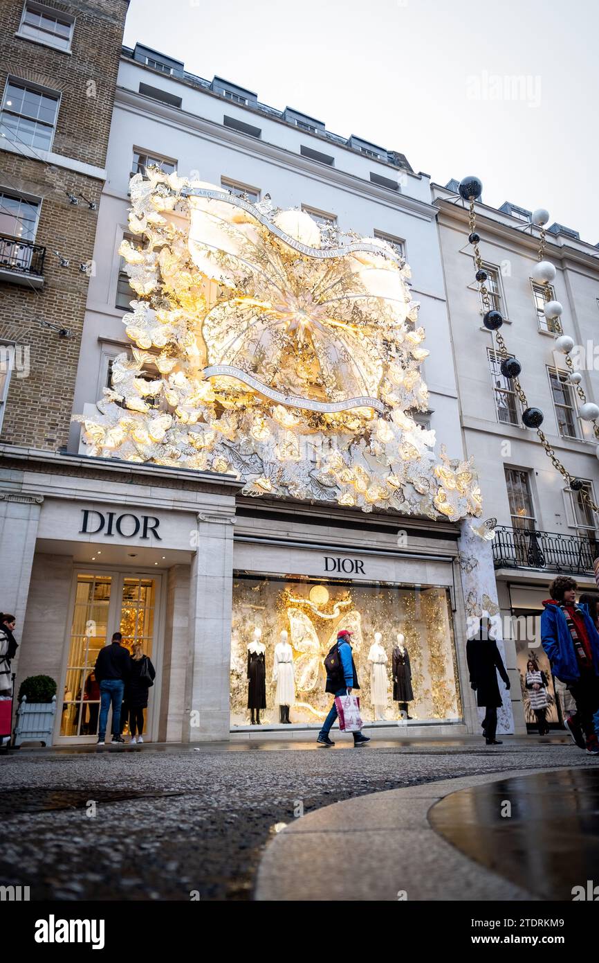 LONDRA - 14 DICEMBRE 2023: Christian Dior store in Bond Street. Un marchio di moda francese di lusso. Foto Stock