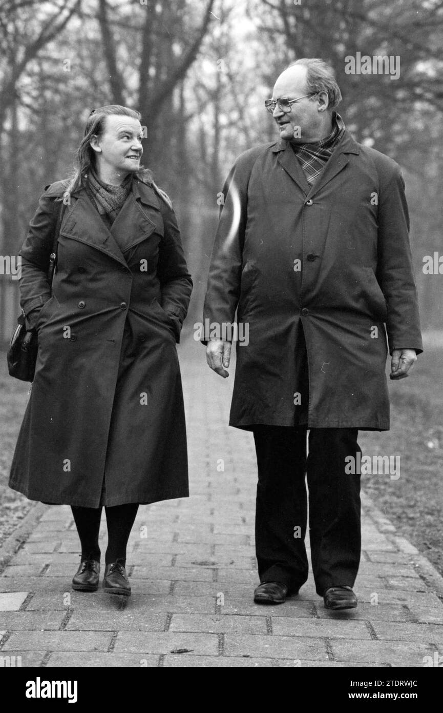 Signor de Groot, Walker, 01-02-1992, Whizgle News from the Past, su misura per il futuro. Esplora le narrazioni storiche, l'immagine dell'agenzia olandese olandese con una prospettiva moderna, colmando il divario tra gli eventi di ieri e quelli di domani. Un viaggio senza tempo che delinea le storie che plasmano il nostro futuro Foto Stock