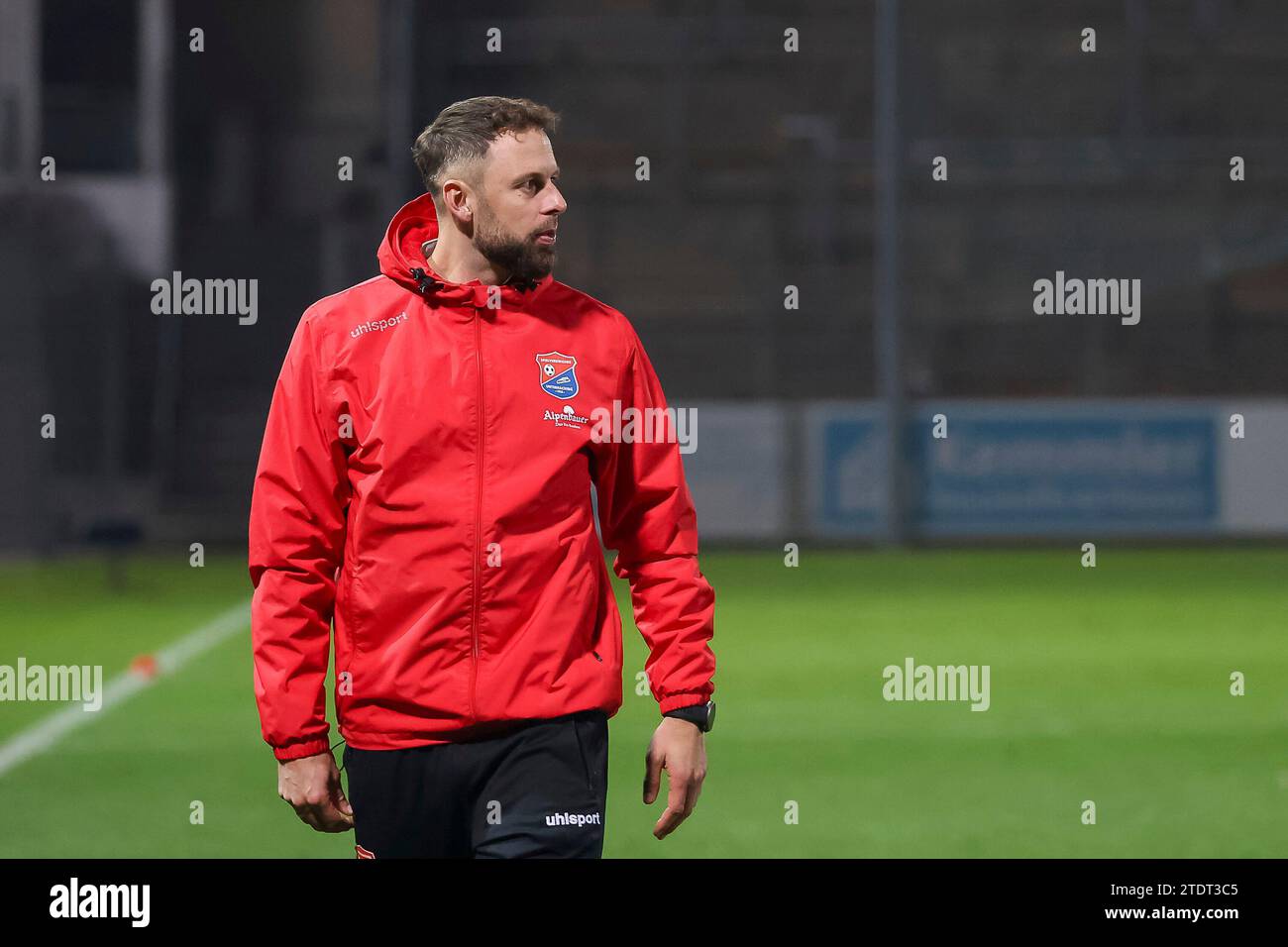 Marc Endres (SpVgg Unterhaching, Co-Trainer) in der Halbzeit, SpVgg Unterhaching vs. SSV Jahn Regensburg, Fussball, 3. Liga, 20 anni. Spieltag, Saison 23/24, 19.12.2023, DFL REGULATIONS PROIBISCE QUALSIASI USO DI FOTOGRAFIE COME SEQUENZE DI IMMAGINI, foto: Eibner-Pressefoto/Jenni Maul Foto Stock