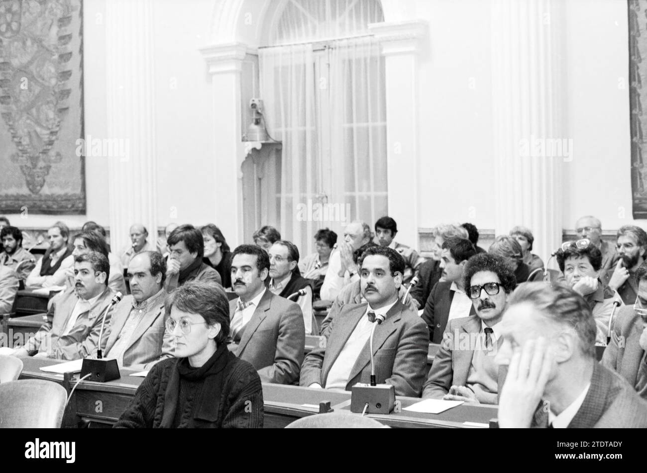 La provincia incontra stranieri, stranieri, Prov. Stati Uniti, Prov. Gestione dell'acqua, Provincial House, 22-10-1985, Whizgle News from the Past, su misura per il futuro. Esplora le narrazioni storiche, l'immagine dell'agenzia olandese olandese con una prospettiva moderna, colmando il divario tra gli eventi di ieri e quelli di domani. Un viaggio senza tempo che delinea le storie che plasmano il nostro futuro Foto Stock