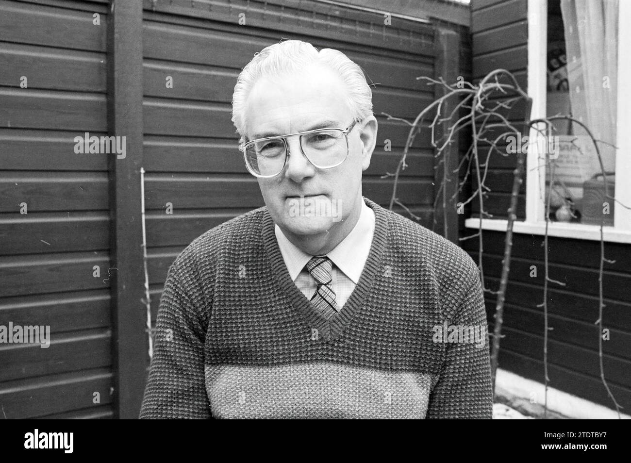 Il signor Hollann organizzatore della città dello sport dell'anno, Organizzazione. Agenzia per l'affitto delle camere, 11-02-1983, Whizgle News from the Past, su misura per il futuro. Esplora le narrazioni storiche, l'immagine dell'agenzia olandese olandese con una prospettiva moderna, colmando il divario tra gli eventi di ieri e quelli di domani. Un viaggio senza tempo che delinea le storie che plasmano il nostro futuro Foto Stock