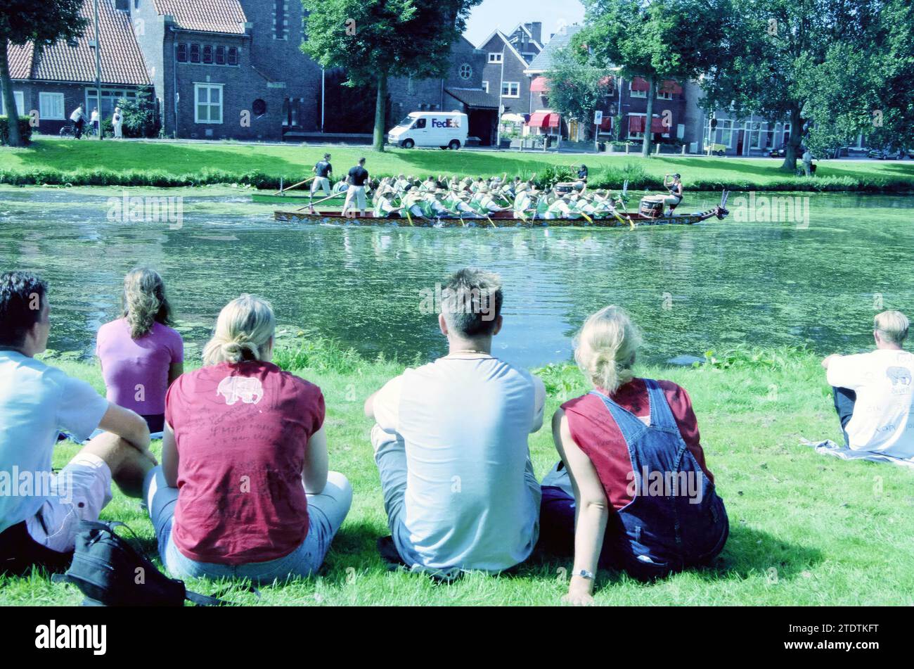 Giorno di introduzione HTS, Haarlem, Paesi Bassi, 28-08-2002, Whizgle News from the Past, su misura per il futuro. Esplora le narrazioni storiche, l'immagine dell'agenzia olandese olandese con una prospettiva moderna, colmando il divario tra gli eventi di ieri e quelli di domani. Un viaggio senza tempo che delinea le storie che plasmano il nostro futuro Foto Stock