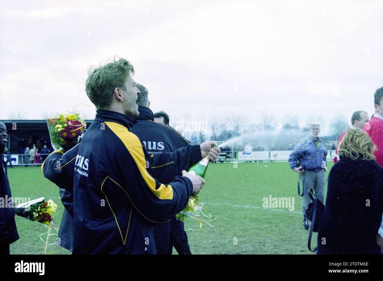 Football, Pancratius - Van Nispen, 26-02-2000, Whizgle News from the Past, su misura per il futuro. Esplora le narrazioni storiche, l'immagine dell'agenzia olandese olandese con una prospettiva moderna, colmando il divario tra gli eventi di ieri e quelli di domani. Un viaggio senza tempo che delinea le storie che plasmano il nostro futuro Foto Stock