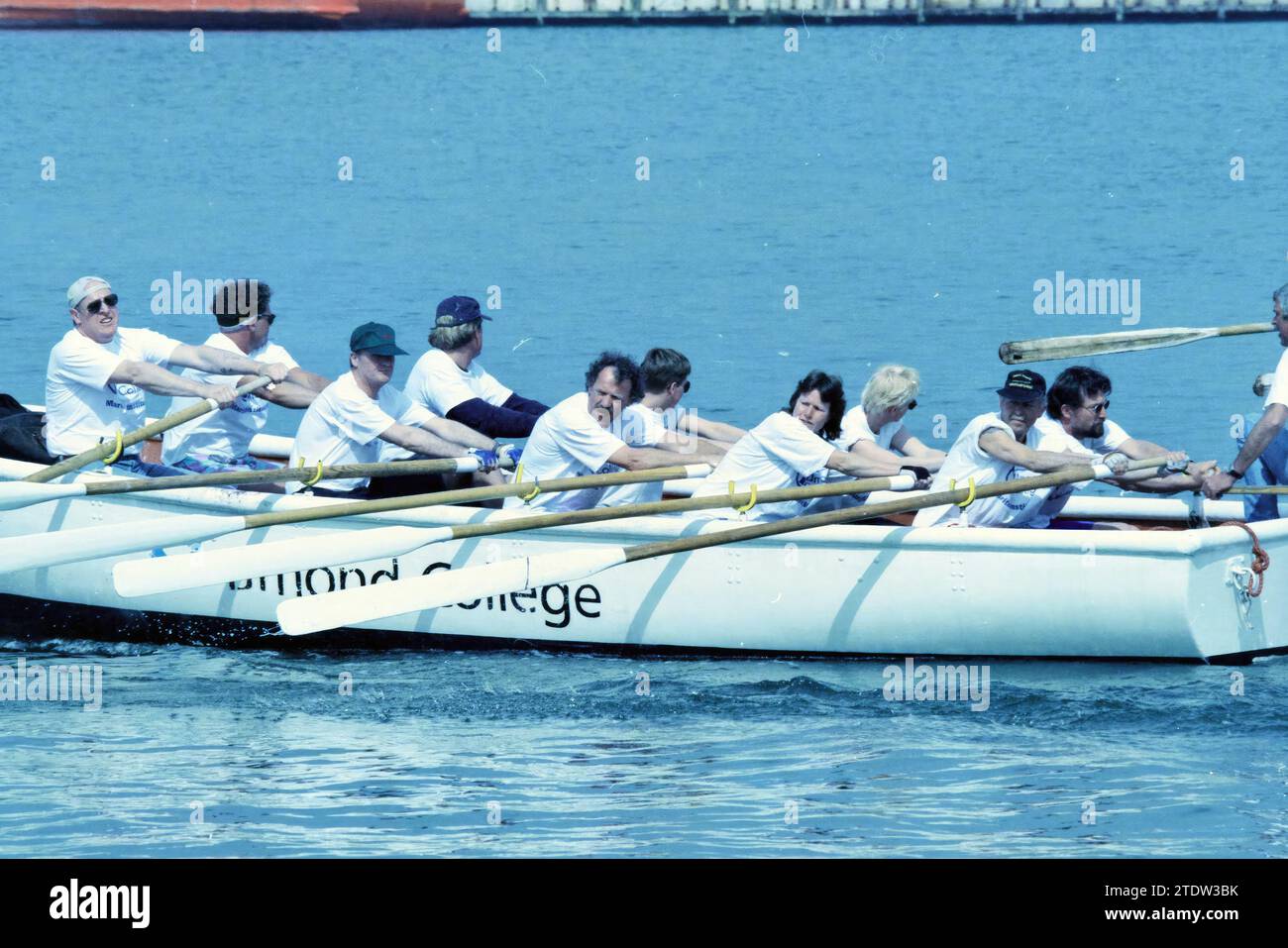 Sloop race, North Sea Canal, IJm., IJmuiden, Paesi Bassi, 19-04-1996, Whizgle News from the Past, su misura per il futuro. Esplora le narrazioni storiche, l'immagine dell'agenzia olandese olandese con una prospettiva moderna, colmando il divario tra gli eventi di ieri e quelli di domani. Un viaggio senza tempo che delinea le storie che plasmano il nostro futuro Foto Stock