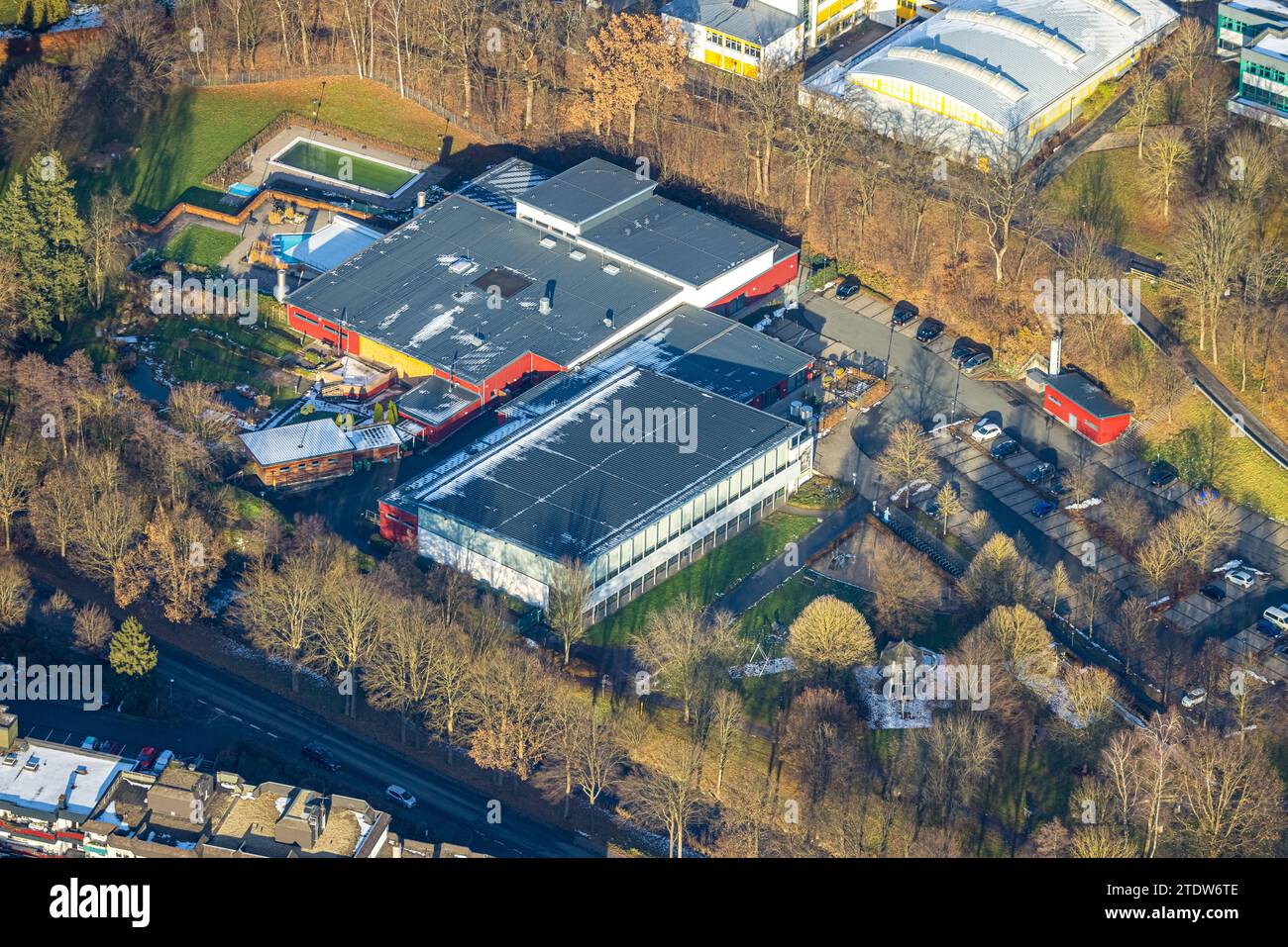 Vista aerea, centro benessere Aqua Olsberg Sauerlandtherme, Olsberg, Sauerland, Renania settentrionale-Vestfalia, Germania Foto Stock