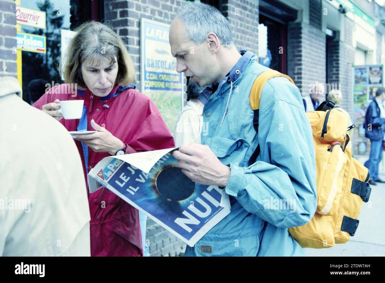 Eclipse in Northern France, 10-08-1999, Whizgle News from the Past, su misura per il futuro. Esplora le narrazioni storiche, l'immagine dell'agenzia olandese olandese con una prospettiva moderna, colmando il divario tra gli eventi di ieri e quelli di domani. Un viaggio senza tempo che delinea le storie che plasmano il nostro futuro Foto Stock