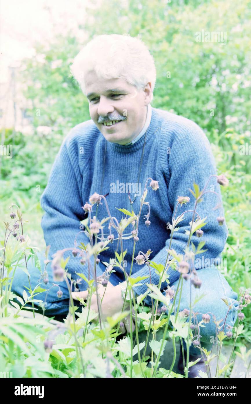 Peter Bulsing in giardino, 08-05-1997, Whizgle News from the Past, su ...