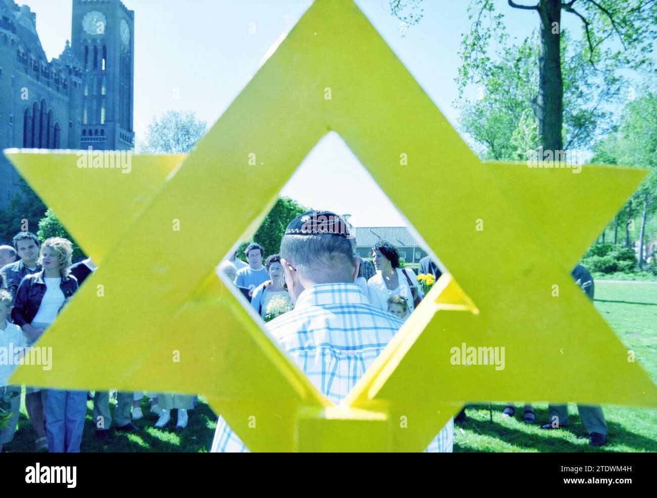 Action Jewish Resistance Monument, 03-05-2003, Whizgle News from the Past, su misura per il futuro. Esplora le narrazioni storiche, l'immagine dell'agenzia olandese olandese con una prospettiva moderna, colmando il divario tra gli eventi di ieri e quelli di domani. Un viaggio senza tempo che delinea le storie che plasmano il nostro futuro Foto Stock