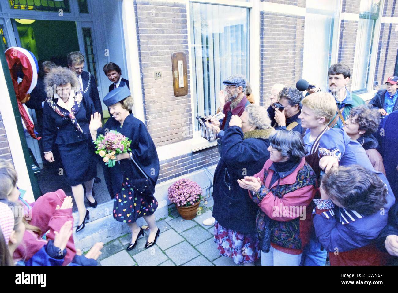 Queen Beatrix, archivio, 30-10-2003, Whizgle News from the Past, su misura per il futuro. Esplora le narrazioni storiche, l'immagine dell'agenzia olandese olandese con una prospettiva moderna, colmando il divario tra gli eventi di ieri e quelli di domani. Un viaggio senza tempo che delinea le storie che plasmano il nostro futuro Foto Stock