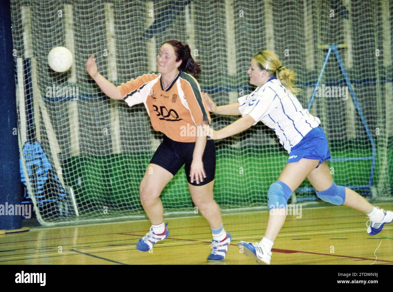 Lotus-Zeeman/SEW 2 Hoofddorp, Hoofddorp, Paesi Bassi, 24-11-2001, Whizgle News from the Past, su misura per il futuro. Esplora le narrazioni storiche, l'immagine dell'agenzia olandese olandese con una prospettiva moderna, colmando il divario tra gli eventi di ieri e quelli di domani. Un viaggio senza tempo che delinea le storie che plasmano il nostro futuro Foto Stock