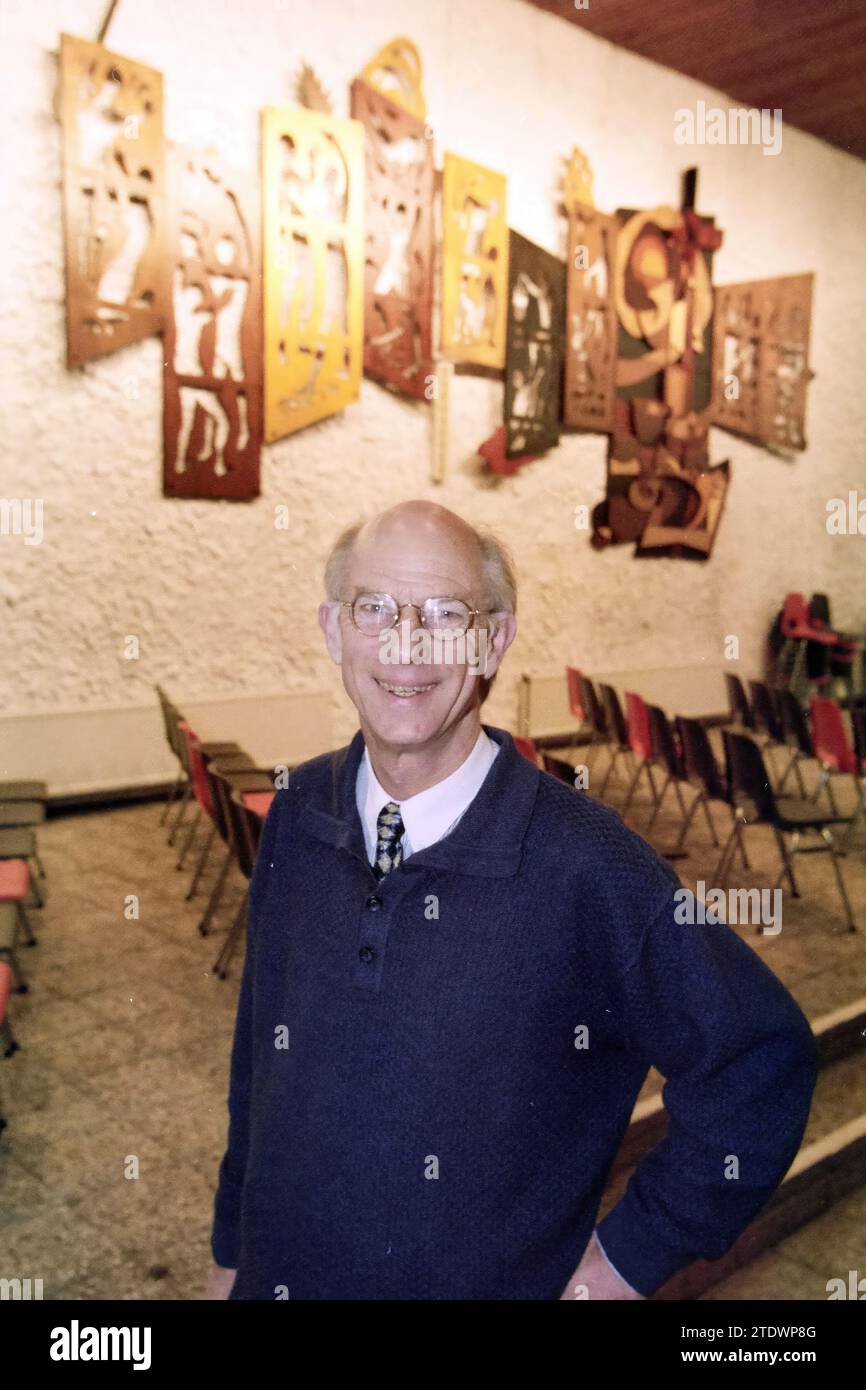 Reverendo Bos, Haarlem, Paesi Bassi, 24-11-1999, Whizgle News from the Past, su misura per il futuro. Esplora le narrazioni storiche, l'immagine dell'agenzia olandese olandese con una prospettiva moderna, colmando il divario tra gli eventi di ieri e quelli di domani. Un viaggio senza tempo che delinea le storie che plasmano il nostro futuro Foto Stock