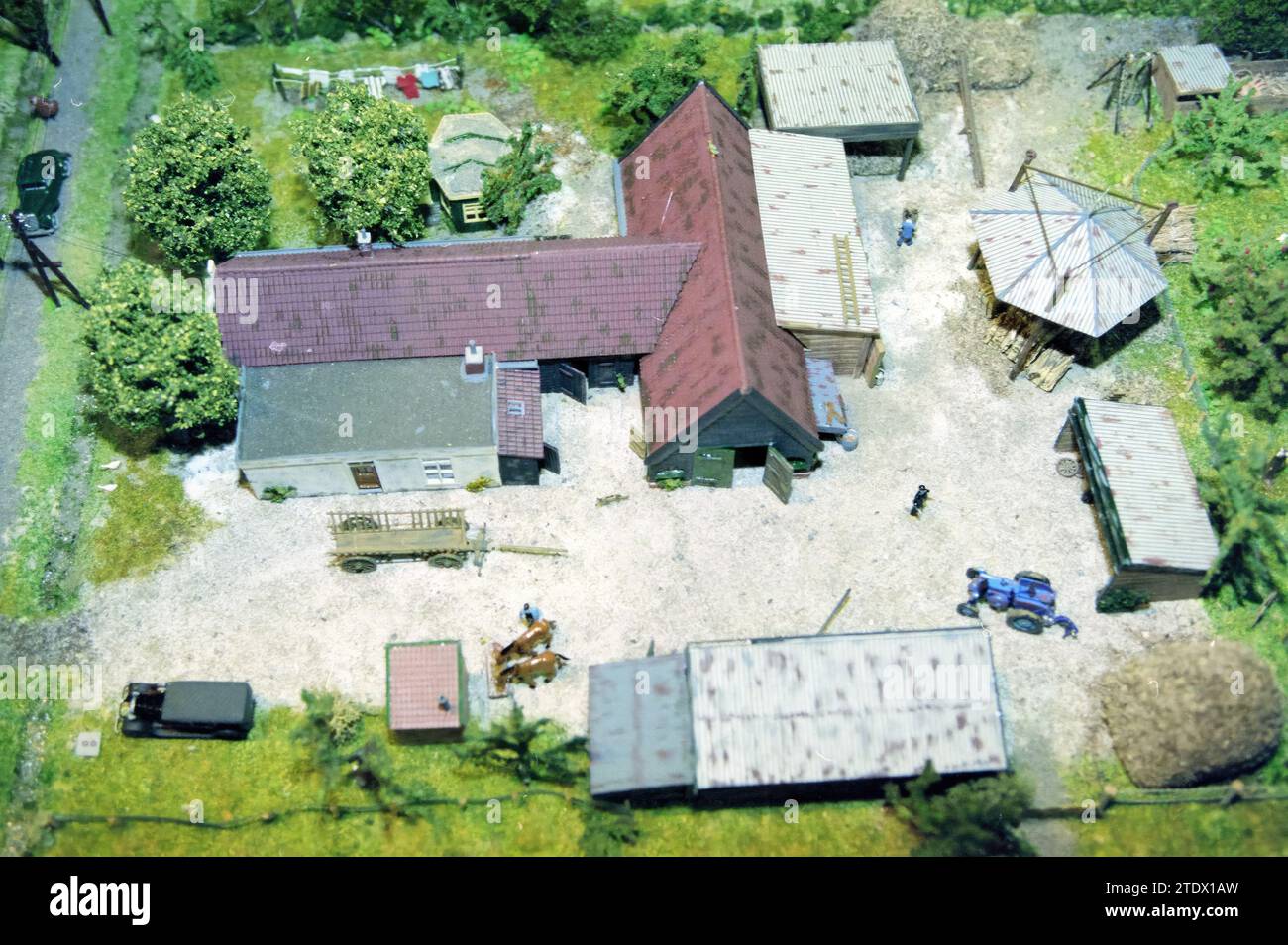 Model Resistance Farm, Abbenes, 05-10-1999, Whizgle News from the Past, su misura per il futuro. Esplora le narrazioni storiche, l'immagine dell'agenzia olandese olandese con una prospettiva moderna, colmando il divario tra gli eventi di ieri e quelli di domani. Un viaggio senza tempo che delinea le storie che plasmano il nostro futuro Foto Stock