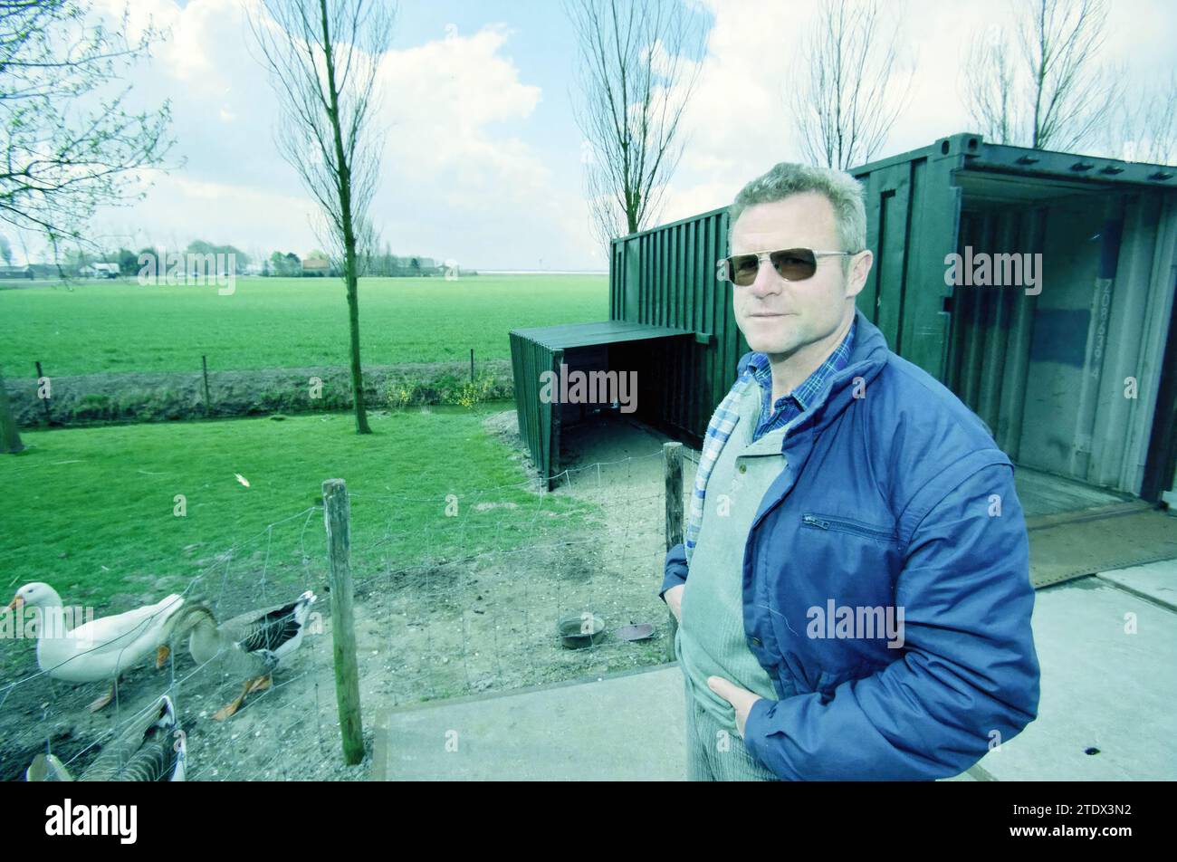 Signor Van Andel, Lijnden, Lijnden, 09-04-2003, Whizgle News from the Past, su misura per il futuro. Esplora le narrazioni storiche, l'immagine dell'agenzia olandese olandese con una prospettiva moderna, colmando il divario tra gli eventi di ieri e quelli di domani. Un viaggio senza tempo che delinea le storie che plasmano il nostro futuro Foto Stock