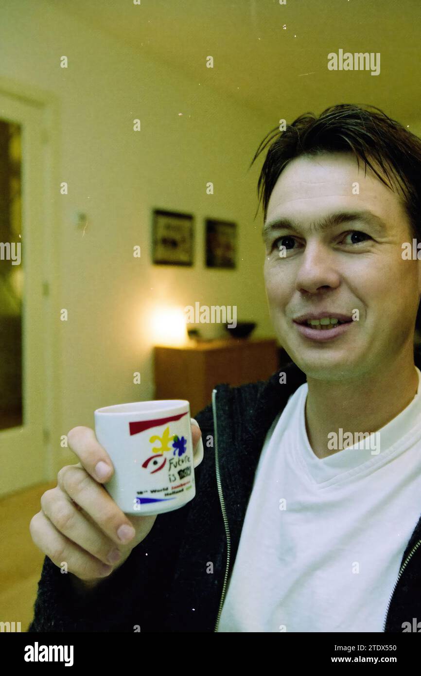 Gerard de Roller Velserbroek, Velserbroek, 17-10-2001, Whizgle News from the Past, su misura per il futuro. Esplora le narrazioni storiche, l'immagine dell'agenzia olandese olandese con una prospettiva moderna, colmando il divario tra gli eventi di ieri e quelli di domani. Un viaggio senza tempo che delinea le storie che plasmano il nostro futuro Foto Stock
