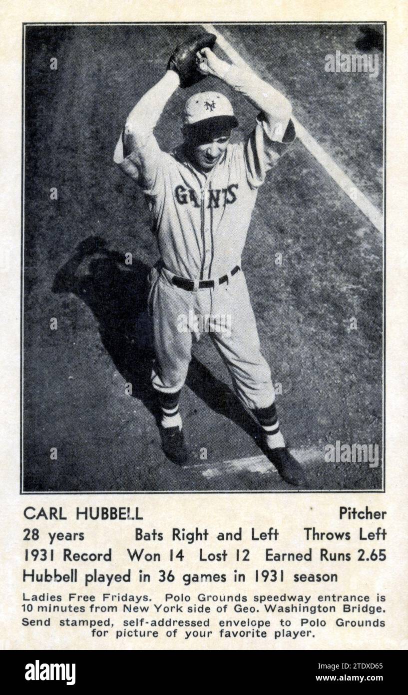 Una cartolina in bianco e nero del giocatore dei New York Giants Carl Hubbell al Polo Grounds di New York, intorno al 1932. Foto Stock