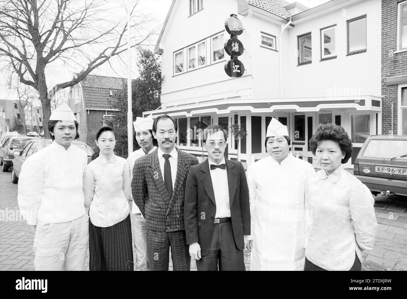 Riposo del personale. Chen Tong Kong, Santpoort, ristorante, Santpoort, 05-12-1988, Whizgle News dal passato, su misura per il futuro. Esplora le narrazioni storiche, l'immagine dell'agenzia olandese olandese con una prospettiva moderna, colmando il divario tra gli eventi di ieri e quelli di domani. Un viaggio senza tempo che delinea le storie che plasmano il nostro futuro. Foto Stock