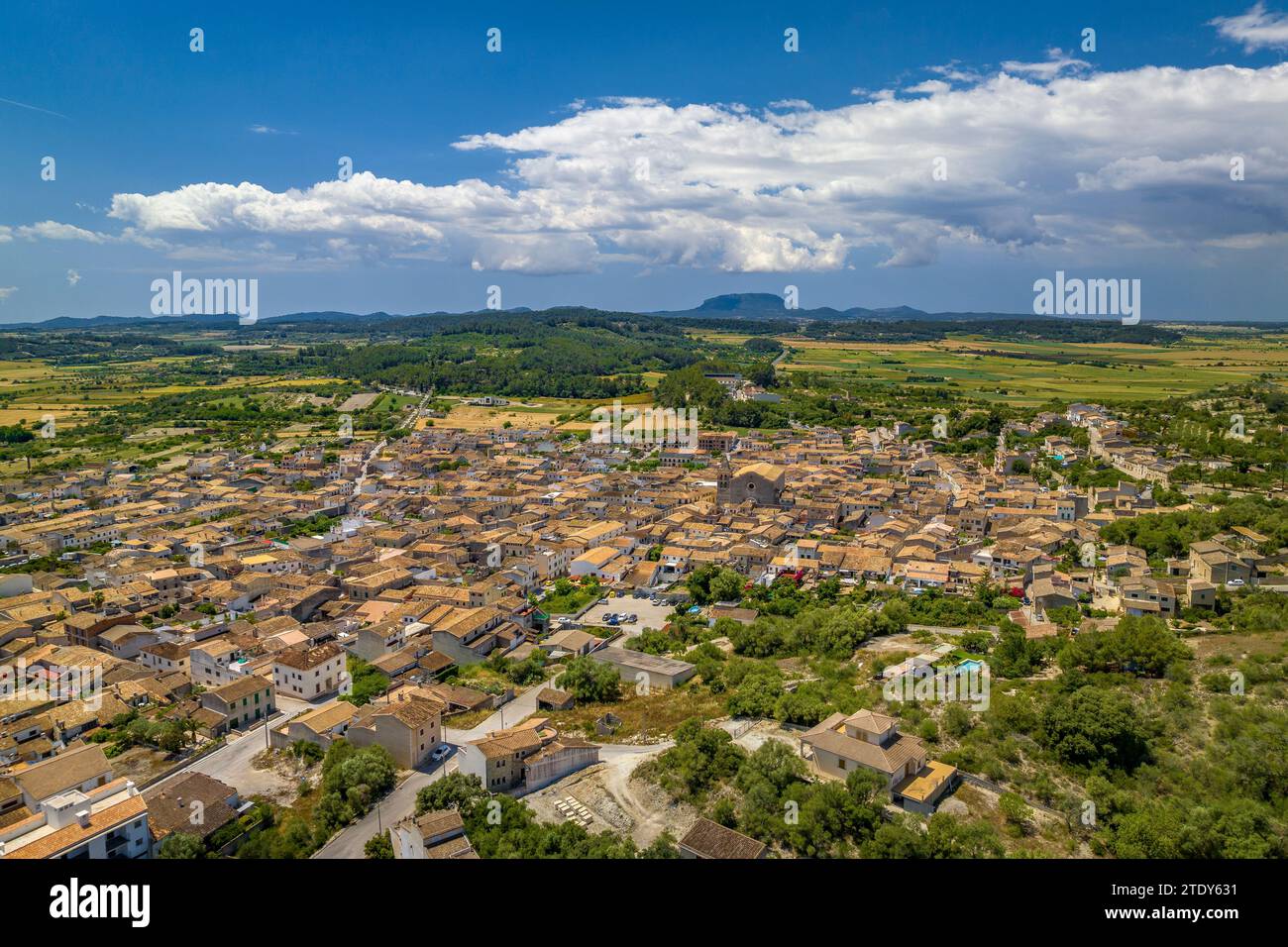 Vista aerea della città di Sant Joan nel centro di Maiorca (Maiorca, Isole Baleari, Spagna) ESP: Vista aérea del pueblo de Sant Joan, España Foto Stock