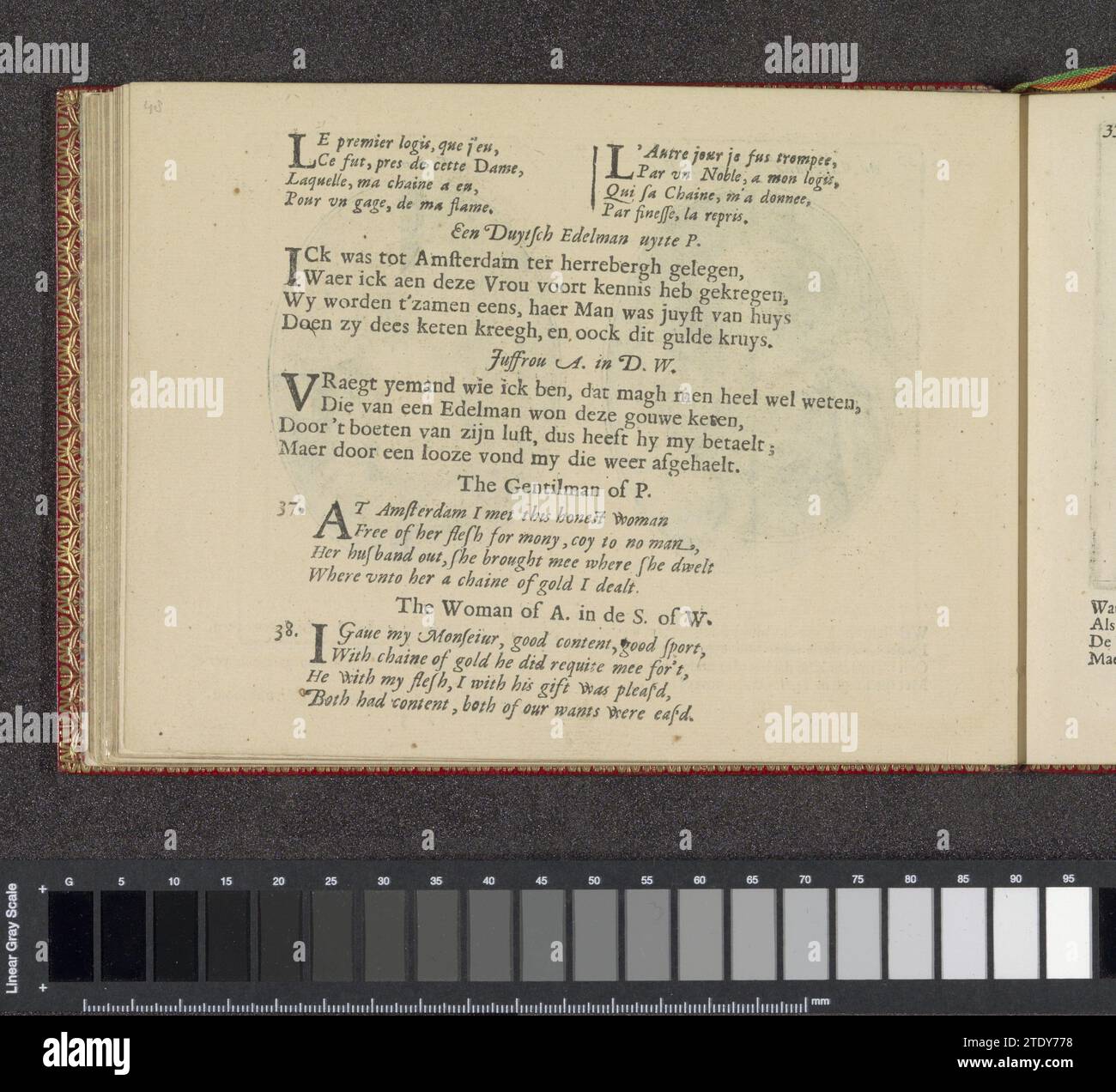 Kwatrijnen con esibizioni di un nobiluomo tedesco e di una donna di Amsterdam, 1641 tre volte due quartine in francese, olandese e inglese per esibizioni di un nobiluomo tedesco e di una donna di Amsterdam. La rivista fa parte di un album. Stampa tipografica su carta di Amsterdam tre volte due quartine in francese, olandese e inglese per le esibizioni di un nobiluomo tedesco e di una donna di Amsterdam. La rivista fa parte di un album. Stampa di carta da lettera Amsterdam Foto Stock