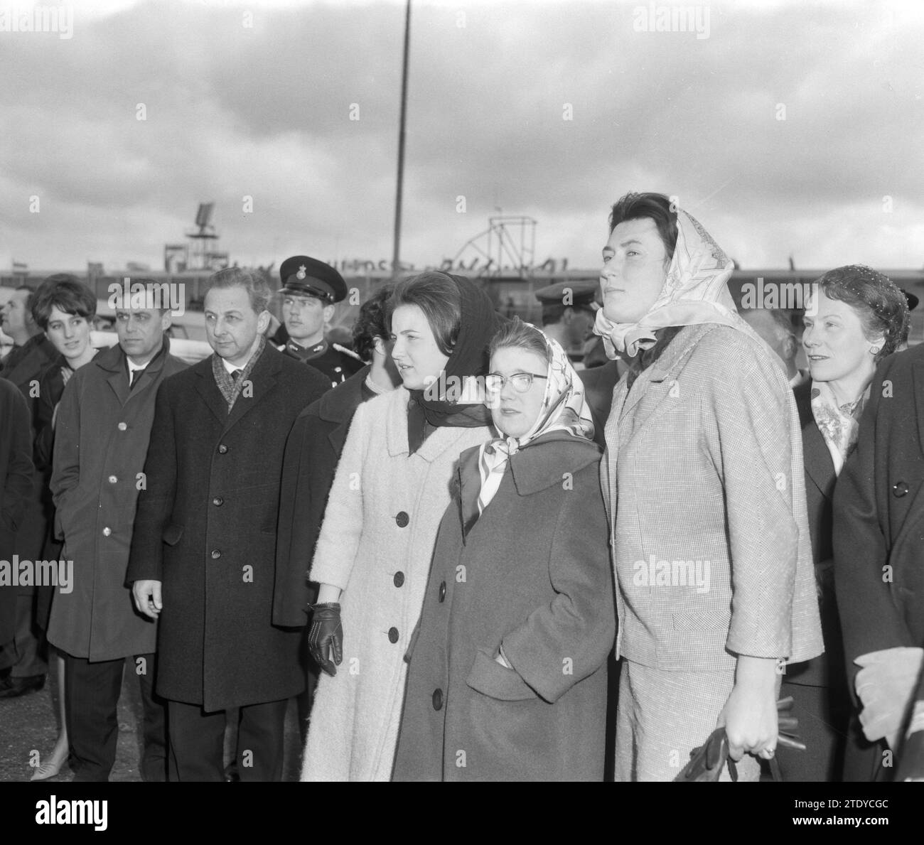 La coppia reale e la principessa Beatrice sono partiti per il Messico da sinistra a destra. Principessa Margriet, principessa Christina e Lady-in-Waiting Martine van Loon-Labouchere CA. 7 aprile 1964 Foto Stock