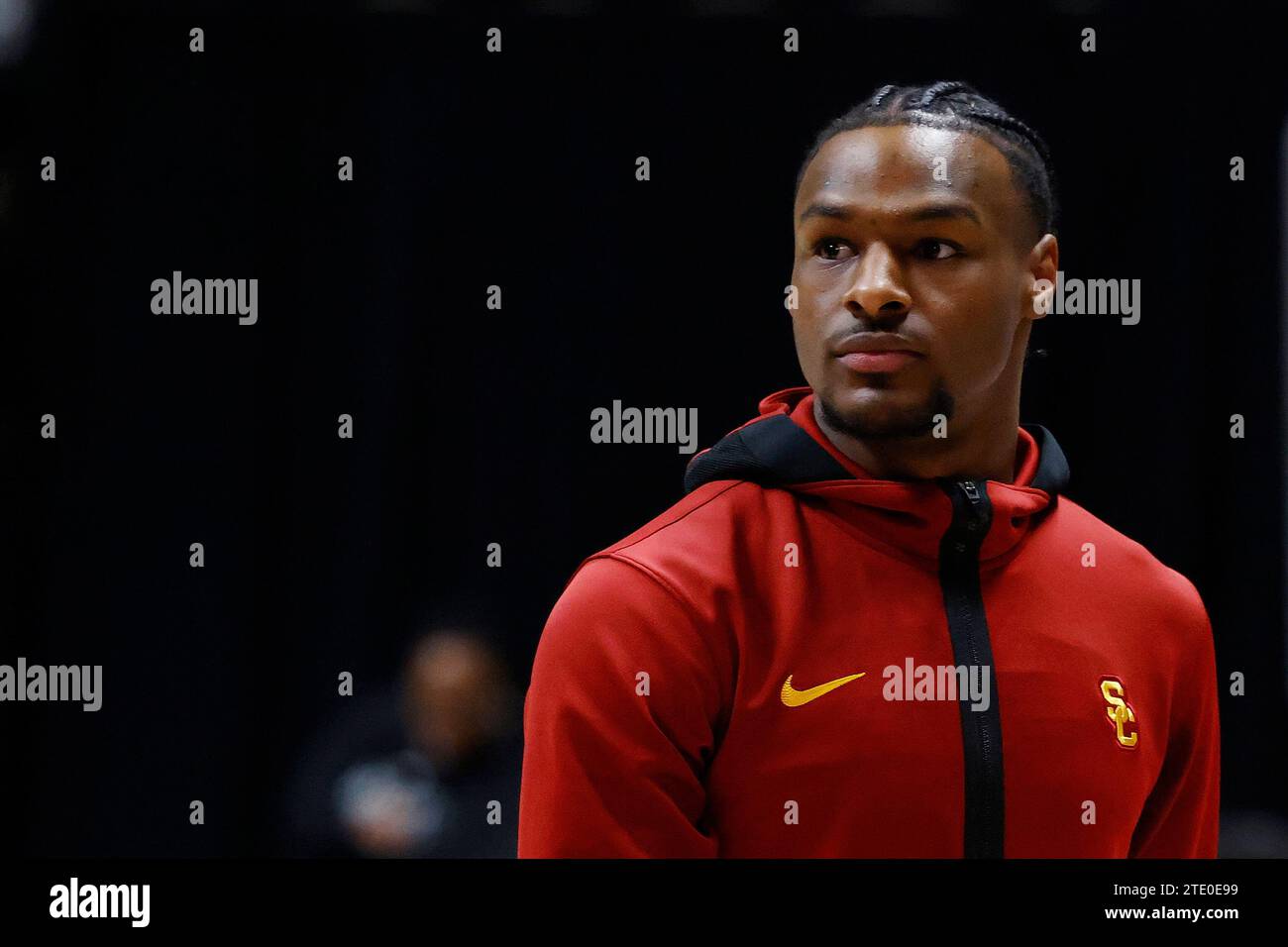 MONTGOMERY, ALABAMA - 19 DICEMBRE: Bronny James (6) guardia dei Trojans della California meridionale guarda prima di una partita di basket al college contro gli Alabama State Hornets il 19 dicembre 2023 a Dunn-Oliver Acadome a Montgomery, Alabama. (Foto di Joe Robbins/immagine di Sport) Foto Stock