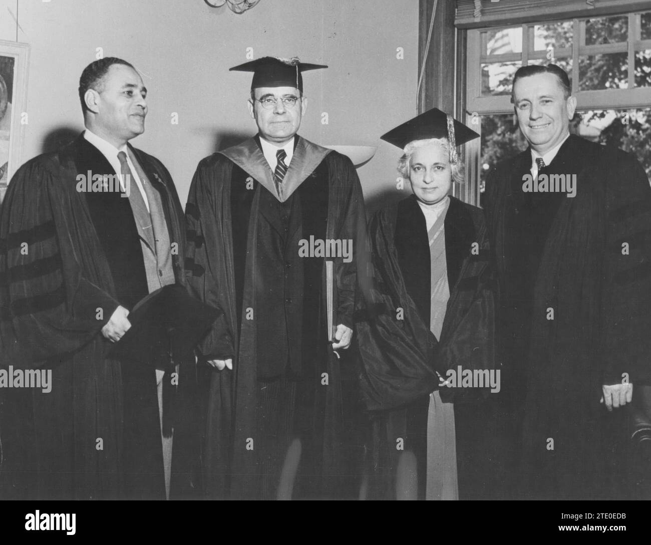 12/31/1948. Brunche, dopo essere stato nominato "Dottore Onorario" in legge all'Università di Harvard a Washington, in collaborazione con Mrs. Pandit, Ambasciatrice dell'India negli Stati Uniti. Crediti: Album / Archivo ABC Foto Stock