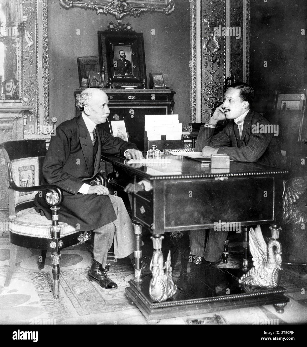 07/31/1914. Nella camera reale. Il capo di Stato che interviene con il presidente del consiglio dei ministri. Crediti: Album / Archivo ABC / Julio Duque Foto Stock