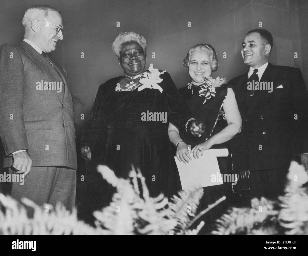 12/31/1948. Brunch accompagnato dal presidente Truman, dalla signora Mary Mc Leod Bethune e dall'ambasciatore dell'India, Vijaya Lakahmi Pandit, durante un evento tenutosi a Washington. Crediti: Album / Archivo ABC Foto Stock