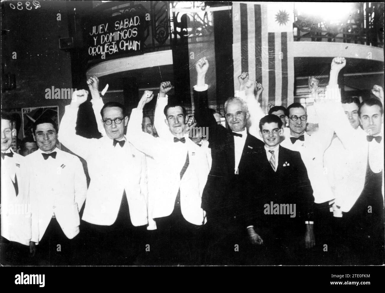 08/07/1937. Personale che ha servito il pranzo in onore della causa repubblicana spagnola. Crediti: Album / Archivo ABC Foto Stock