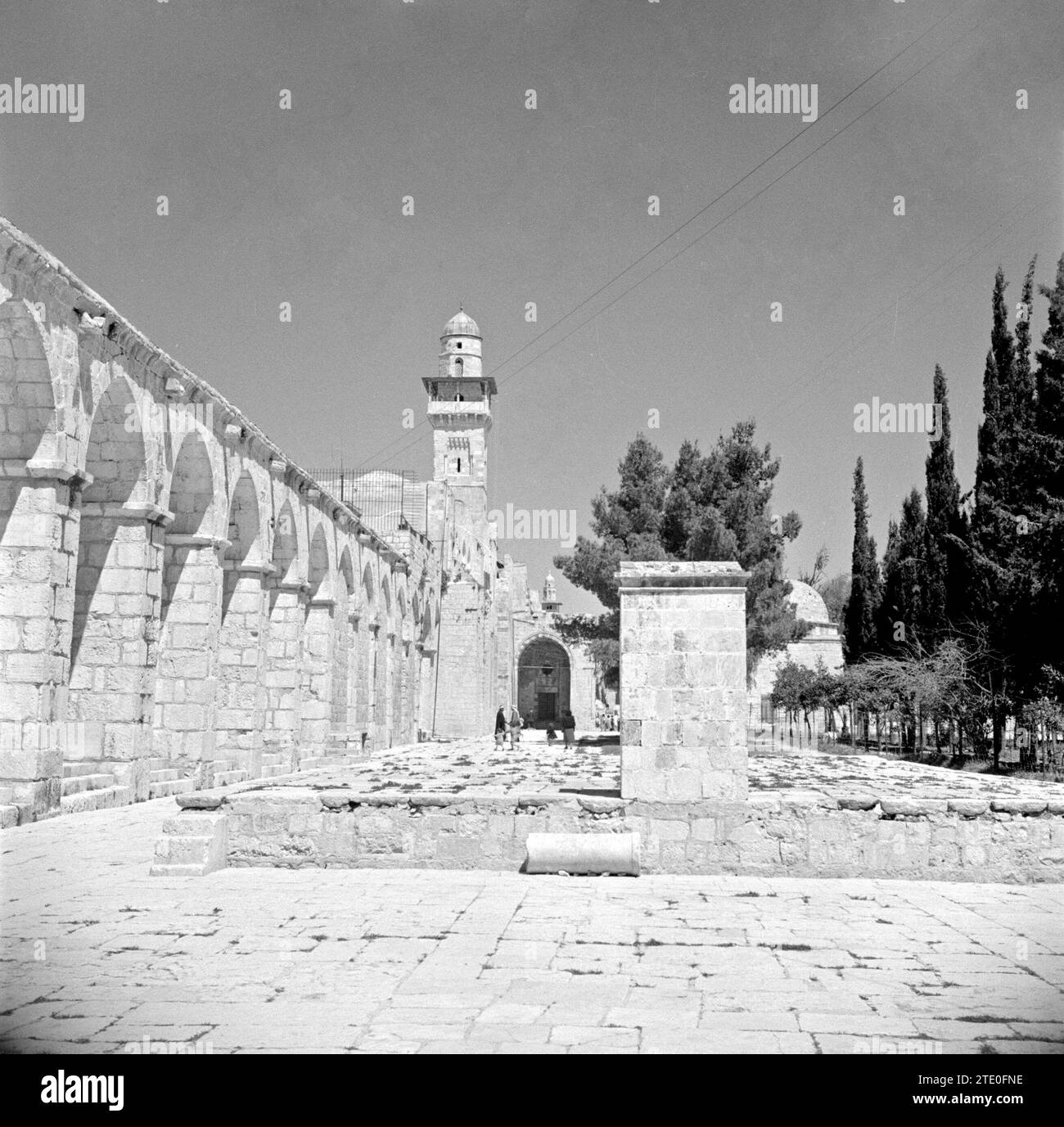 Al Haram esh-Sharif - Monte del Tempio. Minareto e colonnato ca. 1950-1955 Foto Stock