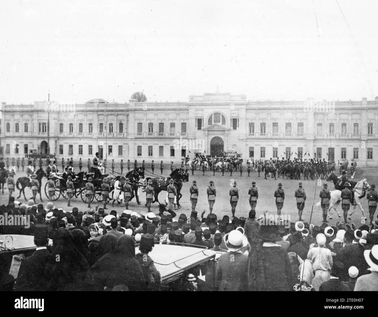 12/31/1914. Il nuovo sultano d'Egitto. Arrivo del sultano Hussein-Baja al Palazzo Addin al Cairo. Foto: R. Parrondo. Crediti: Album / Archivo ABC / Parrondo Foto Stock