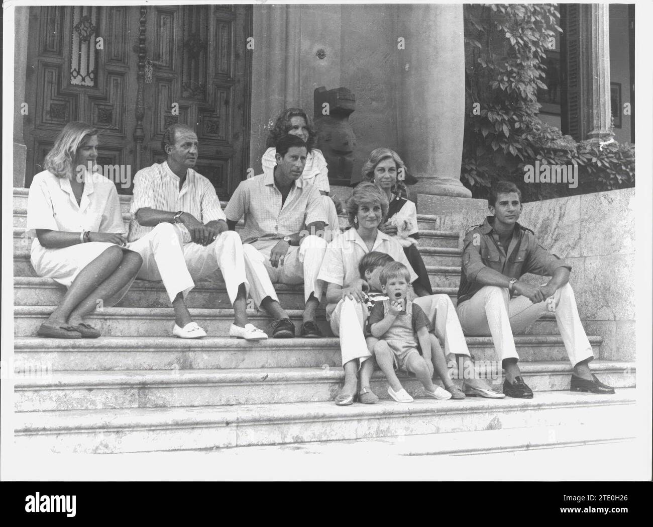 08/01/1987. La famiglia reale spagnola con i principi di Galles e i loro figli al Marivent Palace. Crediti: Album / Archivo ABC / Francisco Amengual Foto Stock