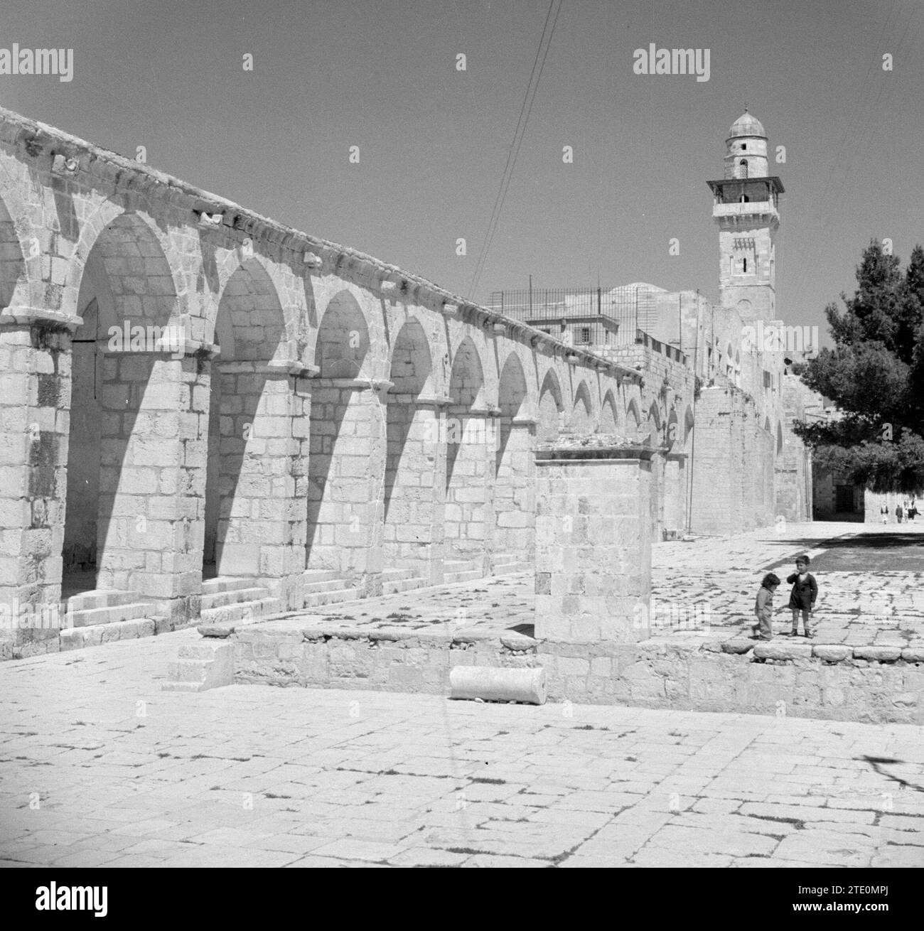 Al Haram esh-Sharif - Monte del Tempio. Minareto e colonnato ca. 1950-1955 Foto Stock