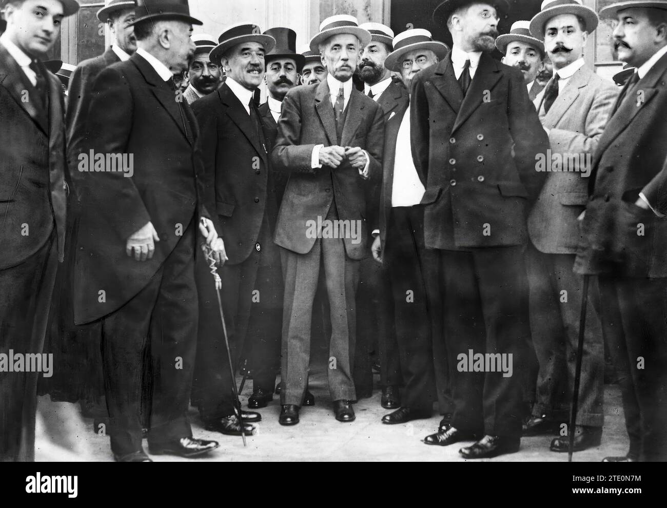 07/31/1915. Il presidente del consiglio a Santander. Eduardo dato (X) al suo arrivo nella capitale cantabrica con le autorità e altre persone che sono venute a riceverlo. Crediti: Album / Archivo ABC / Ramón Alba Foto Stock