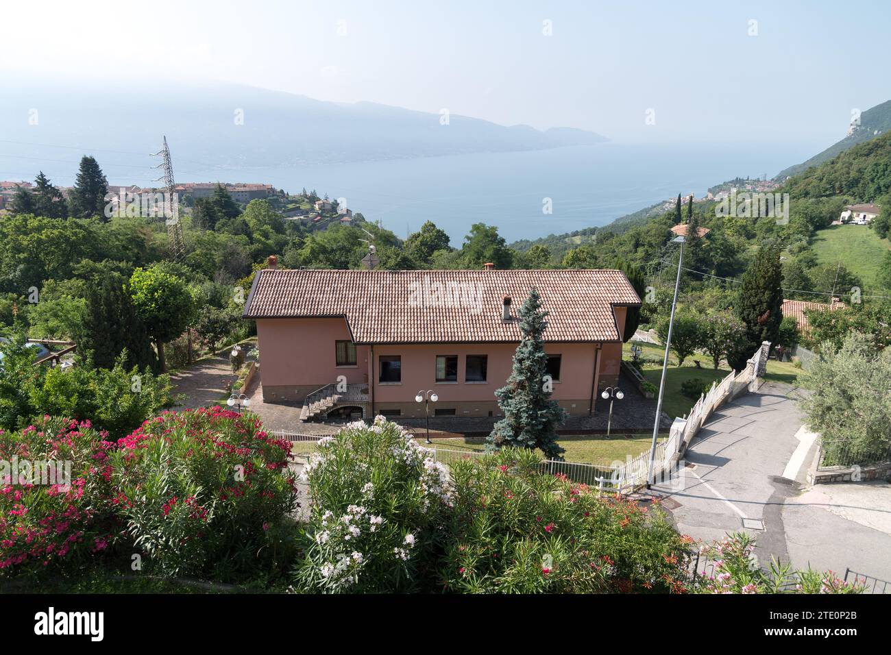 Lago di Garda (Lago di Garda) a Gardola, Tignale, provincia di Brescia, Lombardia, Italia © Wojciech Strozyk / Alamy Stock Photo Foto Stock