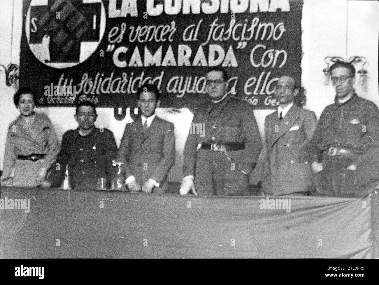 05/01/1937. Gli oratori e la presidenza dell'evento hanno celebrato, in occasione del 2 maggio, il gruppo "ottobre Rosso” dell'International Red Relief, in memoria di coloro che sono caduti per la causa repubblicana. Crediti: Album / Archivo ABC / Ruiz Foto Stock