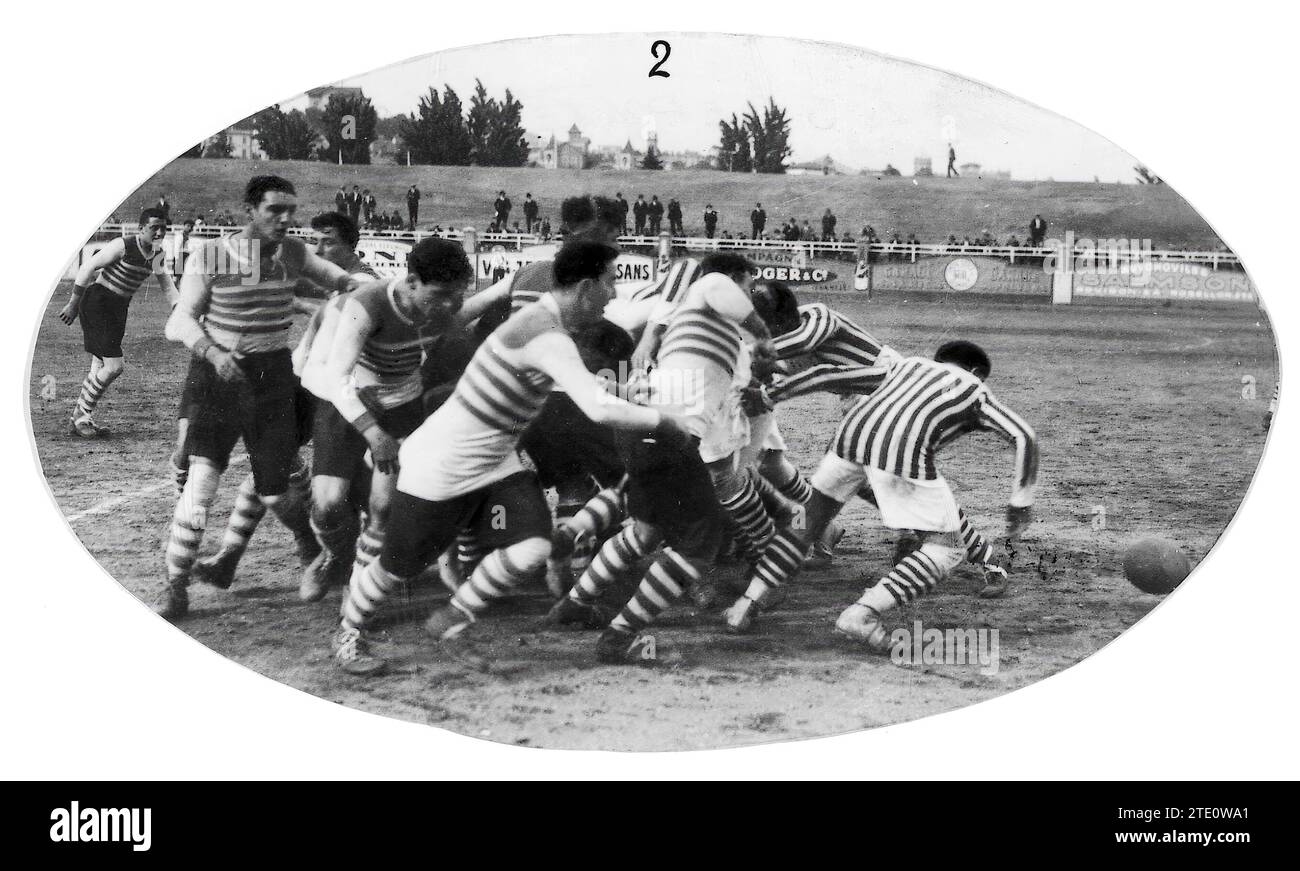 Barcellona, maggio 1926. Partita di rugby tra il Unión de Sport de Sans e il Real Club Deportivo Español. Crediti: Album / Archivo ABC / Josep Brangulí Foto Stock